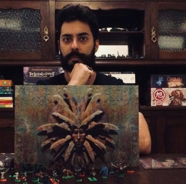 Léo Andrade em uma mesa de jogos